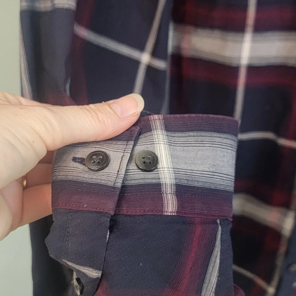 Express Fitted Men's Career Casual Button Front Shirt Size Large‎